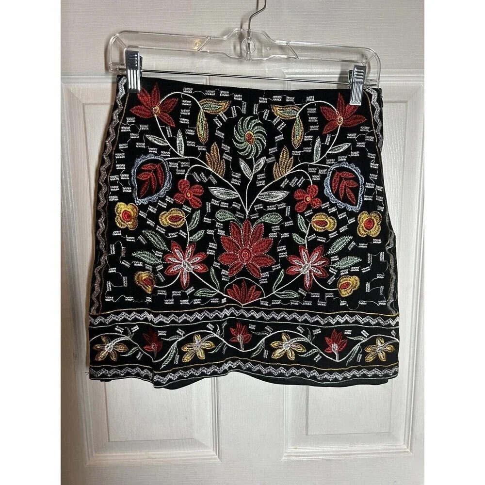 mi ami Artesanal Floral Embroidered Flowers Black Casual Skirt Women’s Size S